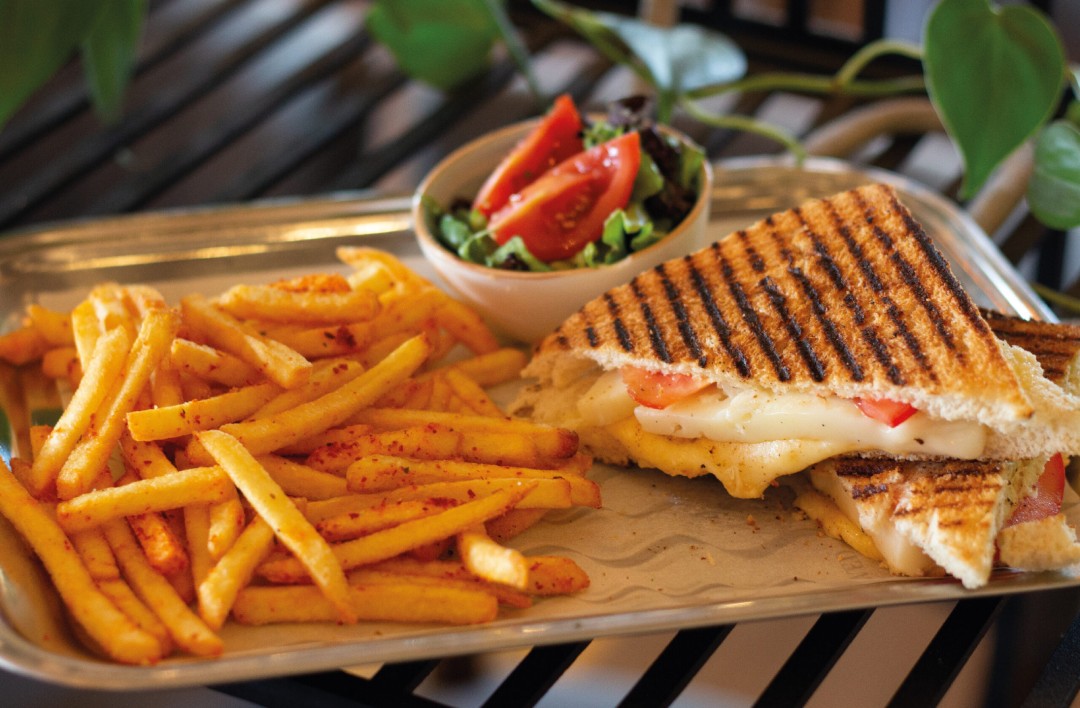 Domates Kaşarlı Tost